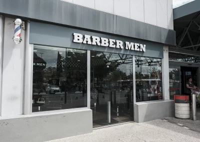 BARBER MEN Aubagne : une réalisation Ergonium qui met en valeur l'image de marque.