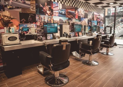 Postes de coiffage du salon BARBER MEN à Lille.