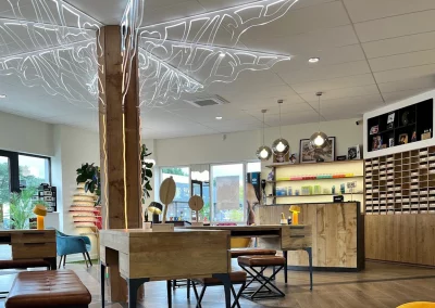 Mobilier bois sur-mesure et espace d’attente