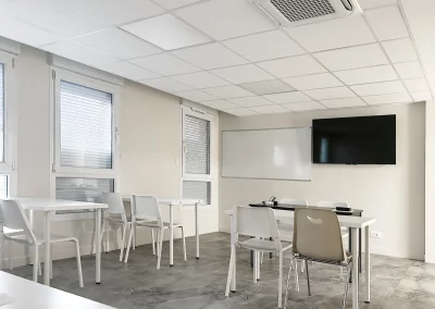 Salle de formation lumineuse et fonctionnelle