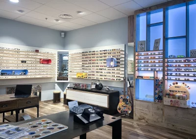 Aménagement intérieur chaleureux et vintage dans la boutique de Veigné