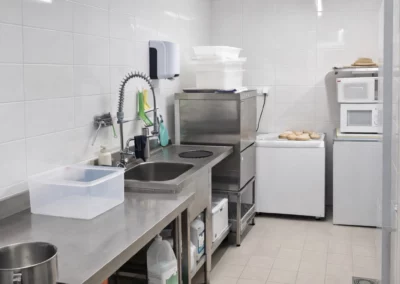 Aménagement cuisine professionnelle CHR en Touraine – zone préparation et plonge