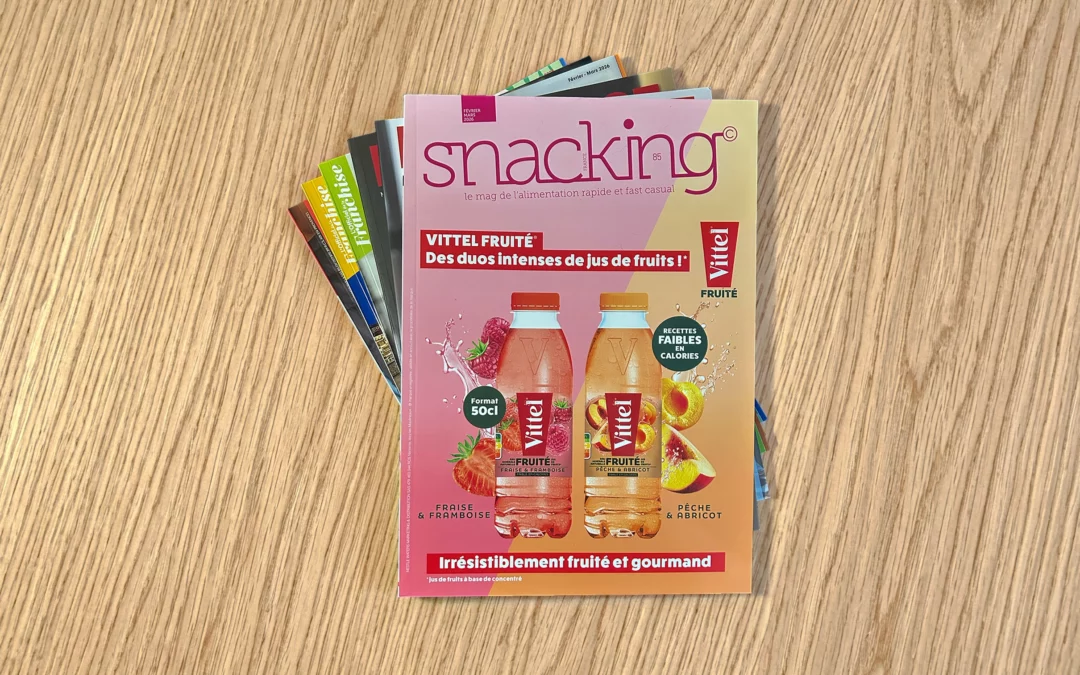 Pile de magazines professionnels sur la franchise et la restauration, utilisés pour la veille sectorielle CHR et retail par Ergonium